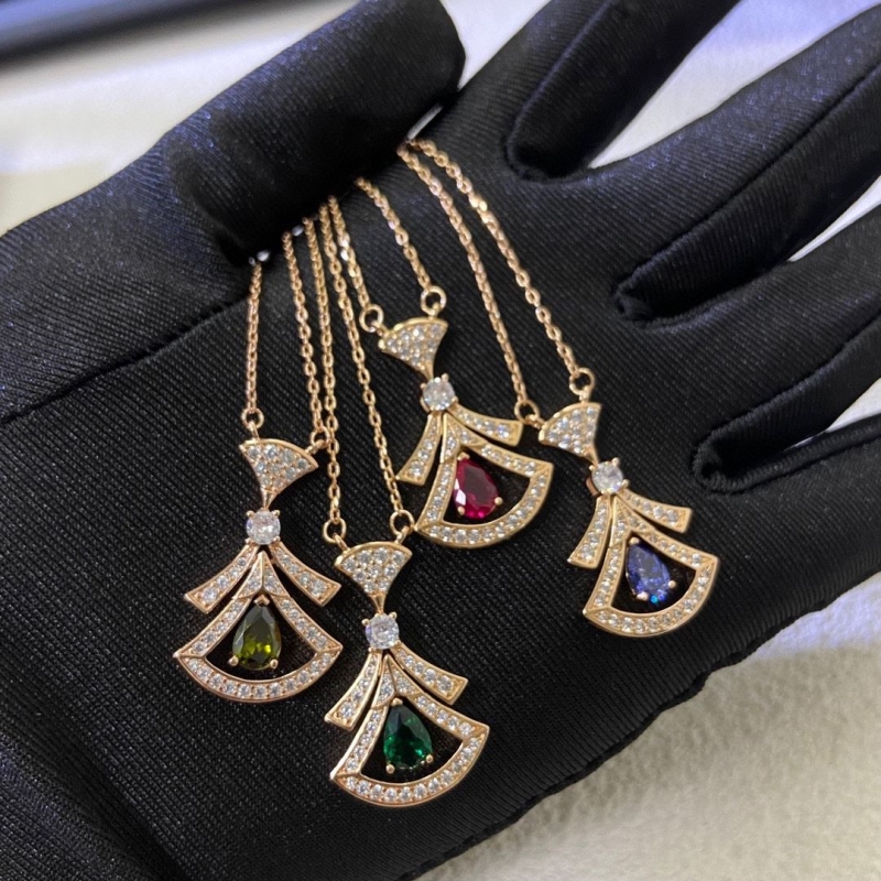 Bv1g*ai necklaces
